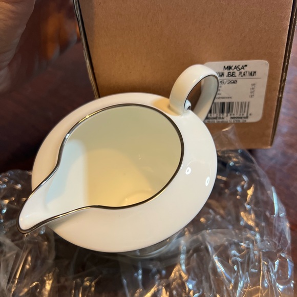 Mikasa Crown Jewel Platinum Creamer - Picture 4 of 8